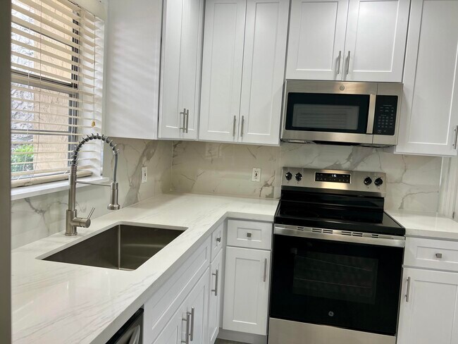 Building Photo - 10821 N Military Trl