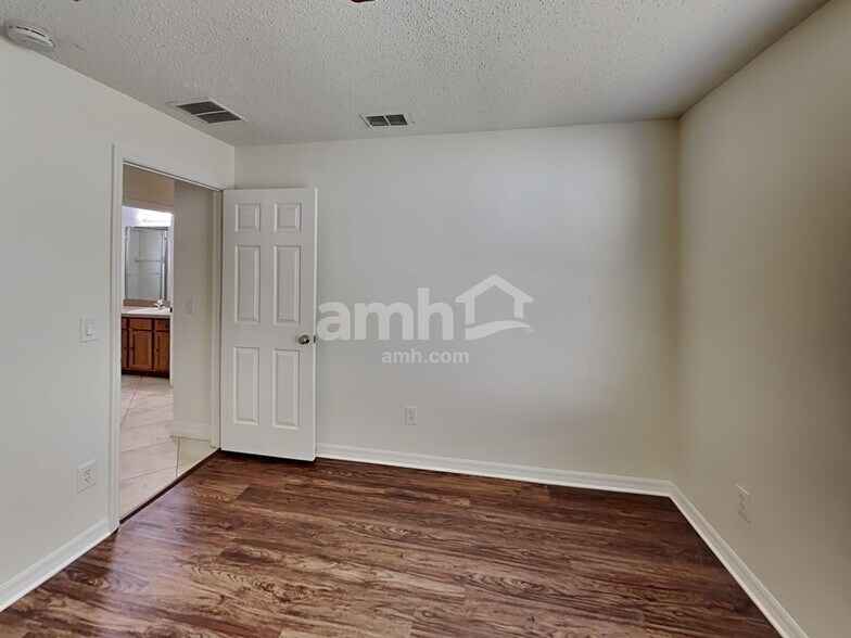 Building Photo - 705 Paddington Pl