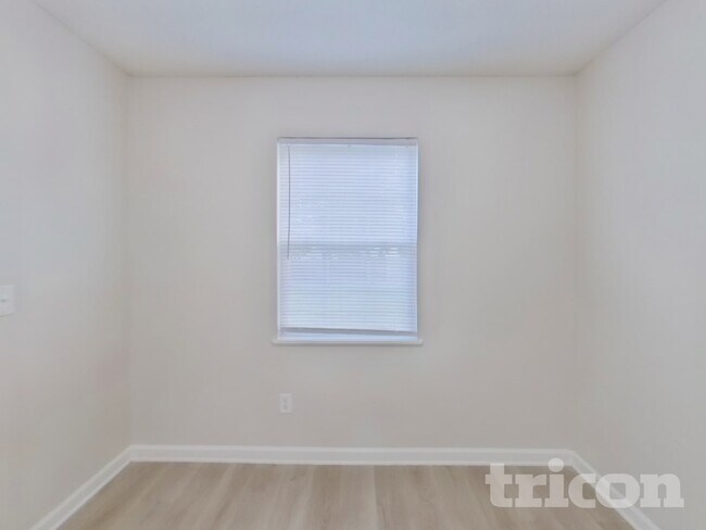 Building Photo - 131 Quiet Grove Dr