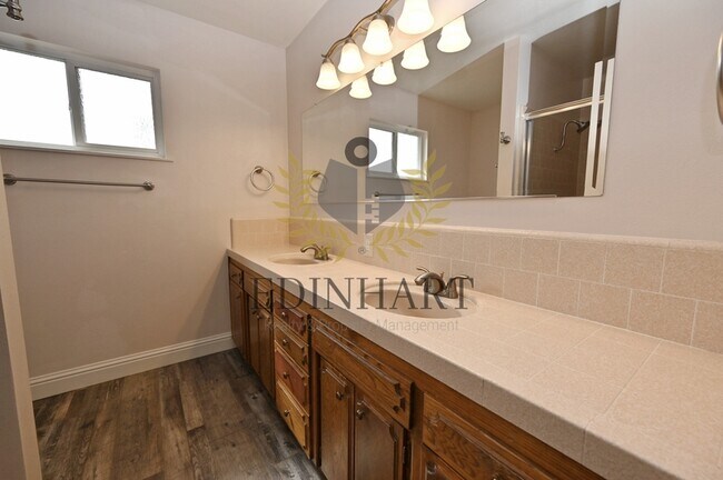 Building Photo - 412 W Sample Ave