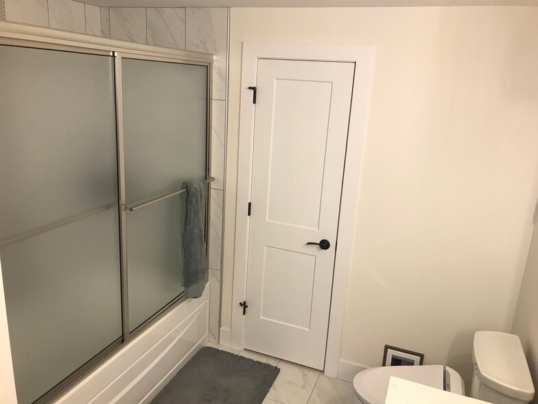 Lower Level 6' soaking tub - 2913 Latigo Trce