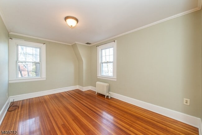 Building Photo - 479 Grove St