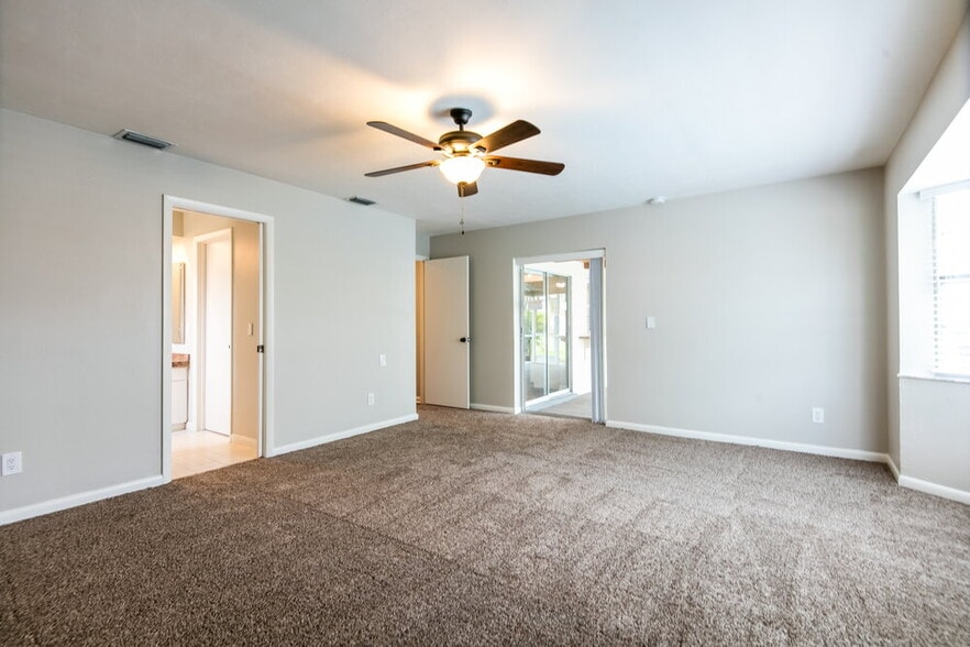 Building Photo - 2261 SE 28th St