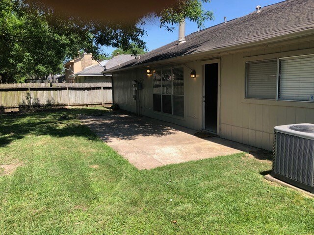 Building Photo - 18023 Garden Manor Dr