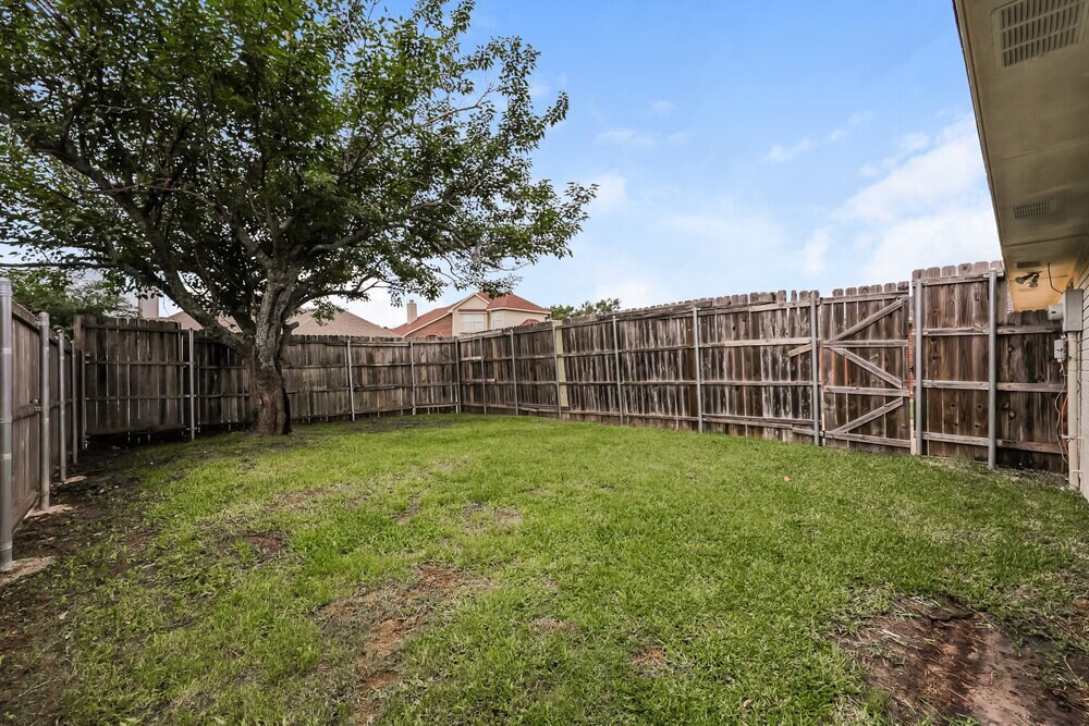 Building Photo - 2525 Spring Rain Dr