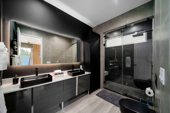 Building Photo - 1621 NE 4th Pl