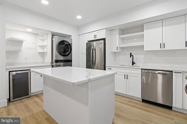 Building Photo - 25 Stonehenge Cir