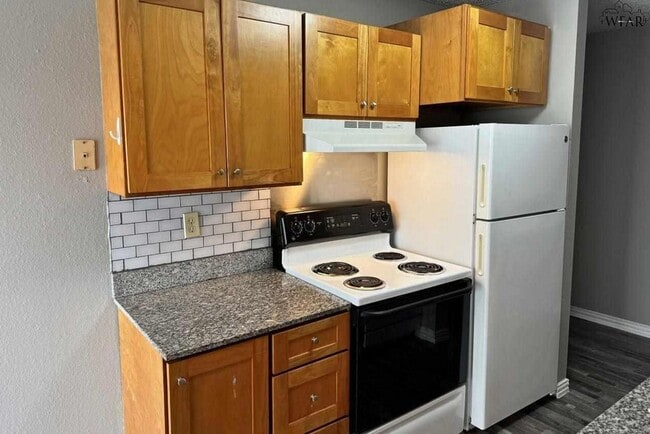 Building Photo - 2612 Southwest Pkwy