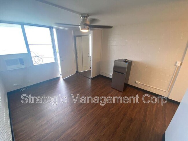 Building Photo - 1301 Lusitana St