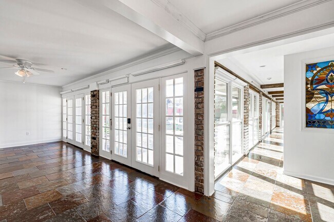 Building Photo - 4204 Pine Park Dr