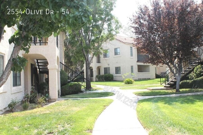 Building Photo - 2554 Olive Dr