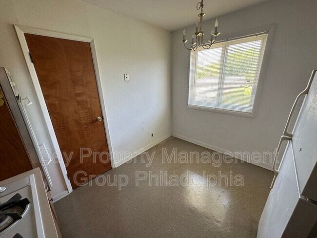 Building Photo - 1709 Lansing St