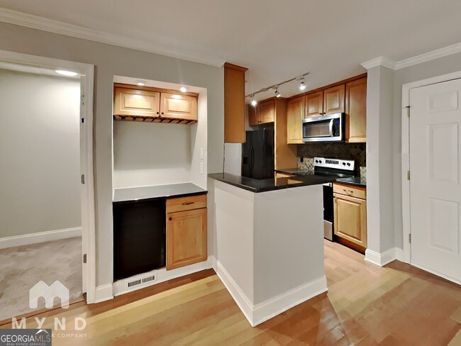 Building Photo - 1202 Pine Heights Dr NE