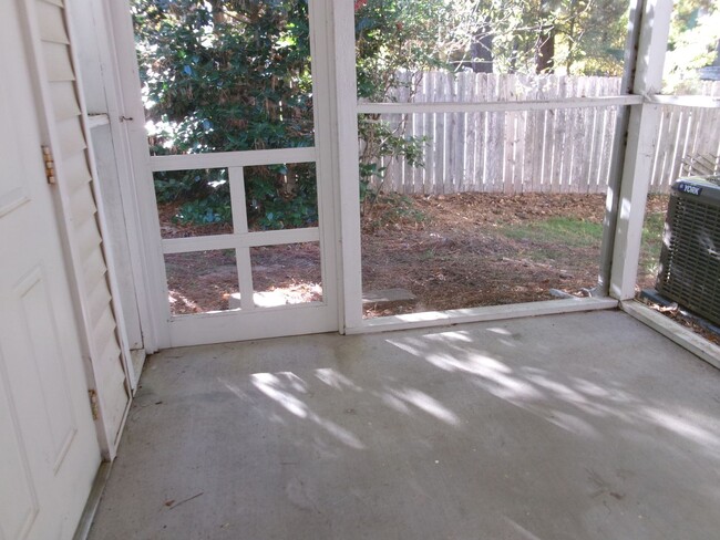 Building Photo - APPLICATION PENDING-Pretty 2 Story Townhou...