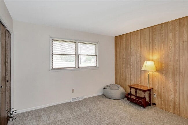 Building Photo - 18 Laurel Ln