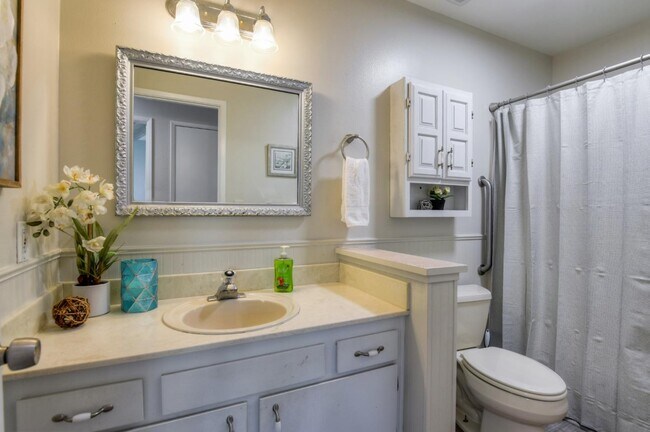 Building Photo - 546 Woodstock Way