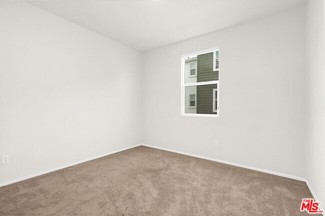 Building Photo - 220 Lockhart Wy