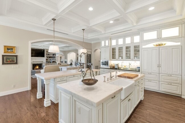 Building Photo - 6248 E Montecito Ave