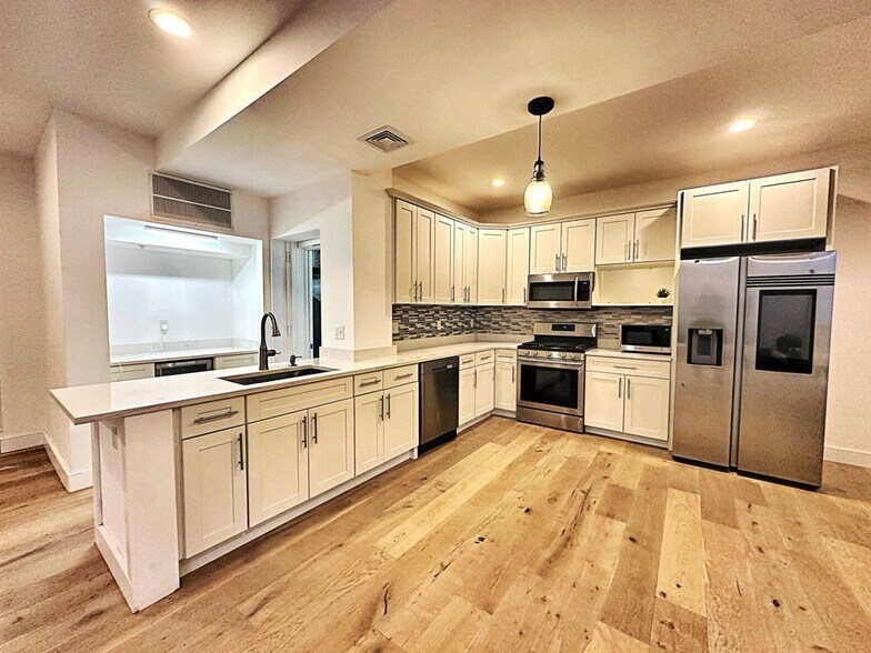 Building Photo - 17 Kearney Sq