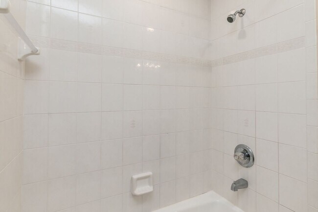 Building Photo - 308 Espana Ct
