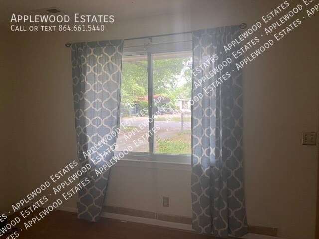 Building Photo - 3 Prestbury Dr