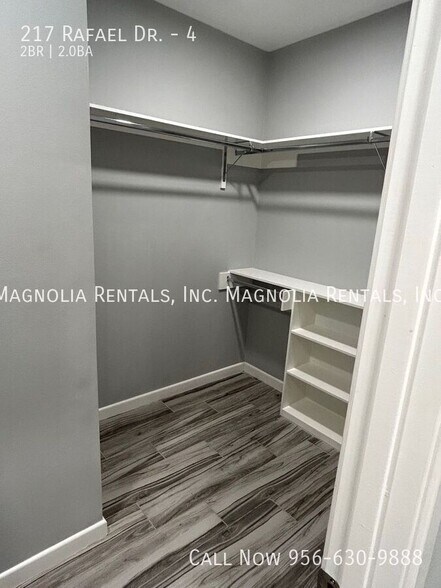 Building Photo - 217 Rafael Dr