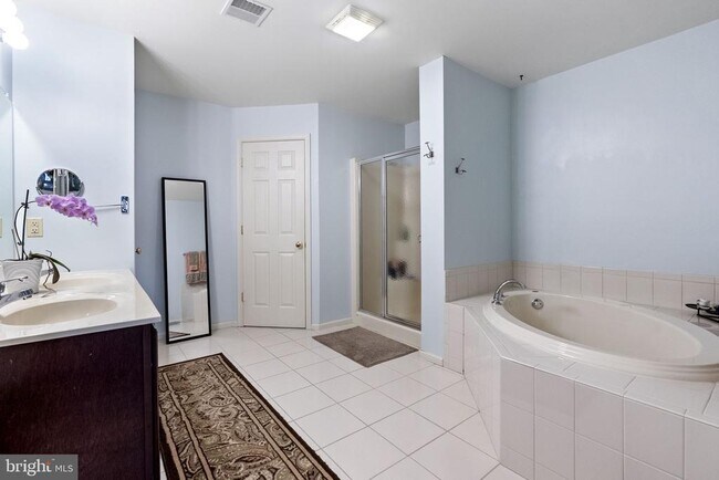 Building Photo - 2143 Eastport Way
