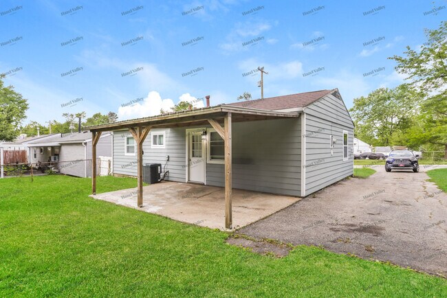Building Photo - 9585 Loralinda Dr