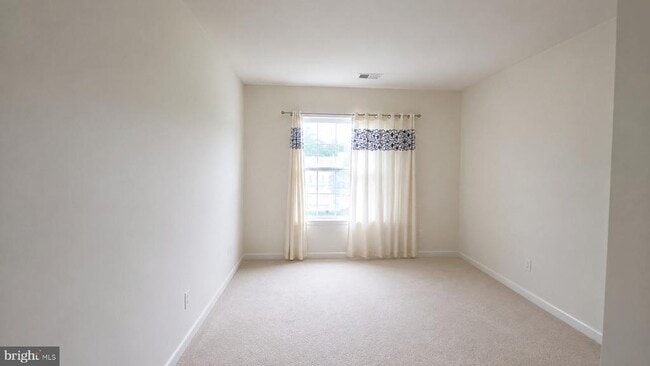 Building Photo - 5455 Quaint Dr