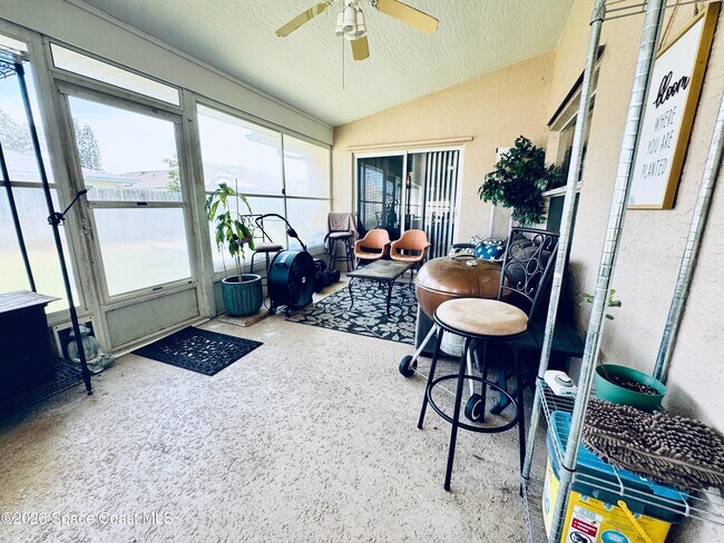 Building Photo - 2065 Thistle Dr