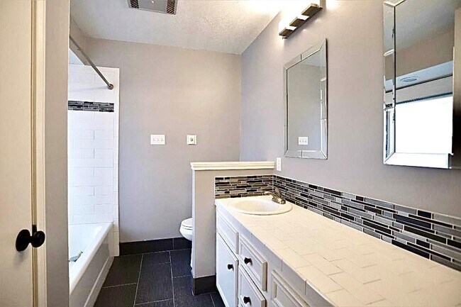 Building Photo - 16 Golf Vw Mnr