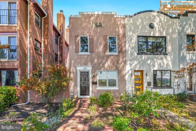 Primary Photo - 1342 L St SE