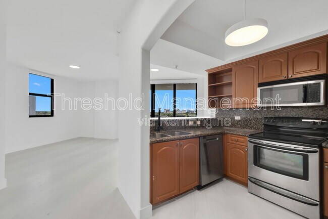 Building Photo - 2301 SW 27th Ave