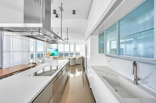 Building Photo - 18101 Collins Ave