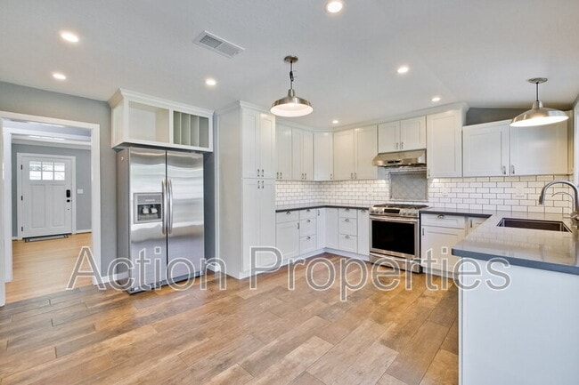 Building Photo - 485 Benvenue Ave