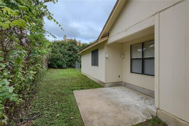 Building Photo - 12320 Thompkins Dr