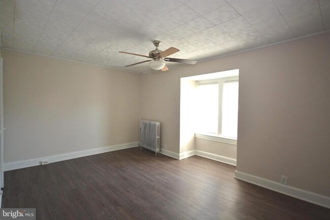 Building Photo - 105 E North Ave