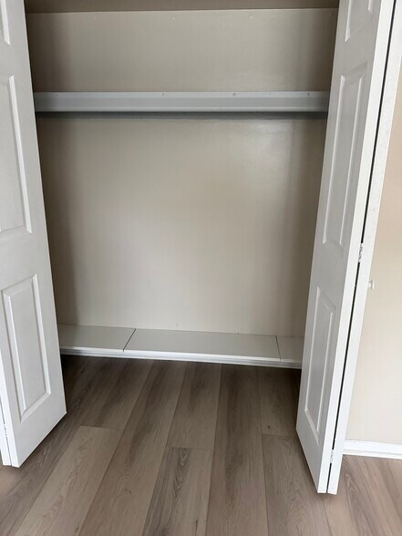 Building Photo - 7 Wexford Dr