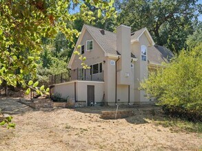 Building Photo - 910 Villa Chanticleer Rd