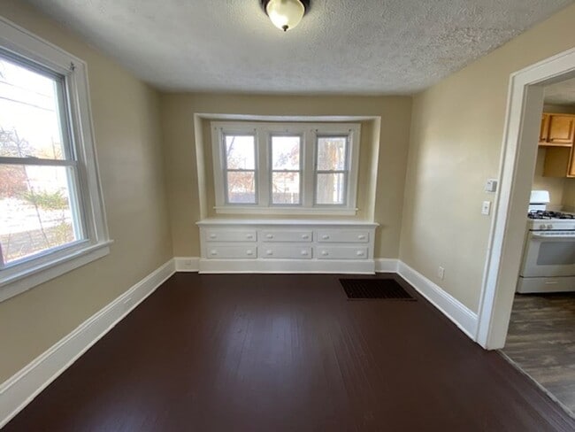 Building Photo - Classic 3-Bed Home with Covered Porch & Off-Street Parking