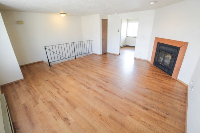 Building Photo - 723 E Broad Ave