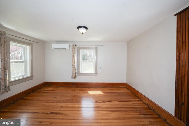 Building Photo - 24060 New Mountain Rd