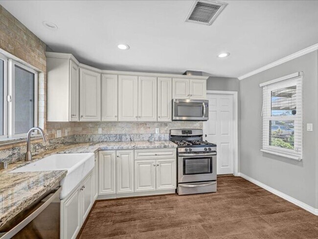 Building Photo - Beautiful 3 BD, 1.5 BA Remodeled Home in North Clairemont!