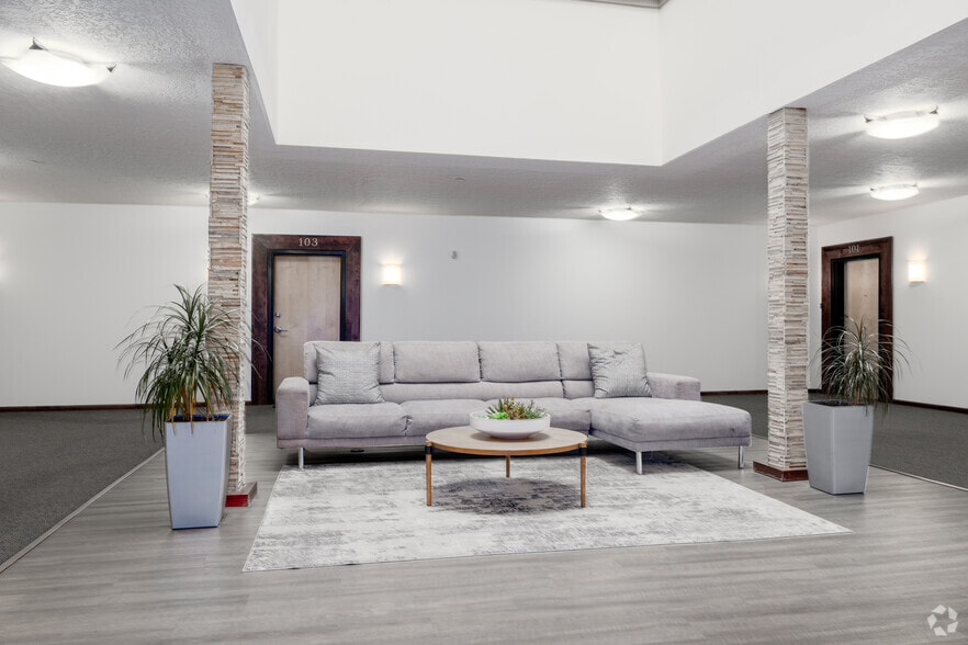 Axis at 739 - Lobby - Axis@739