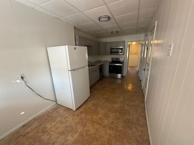 Building Photo - 2 bed/1 Bath South City Duplex Apartment