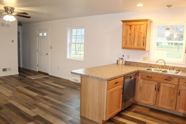 Building Photo - 11560 Punch Bowl Rd
