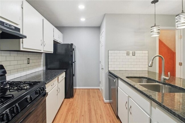 Building Photo - 1058 Mansfield Ct