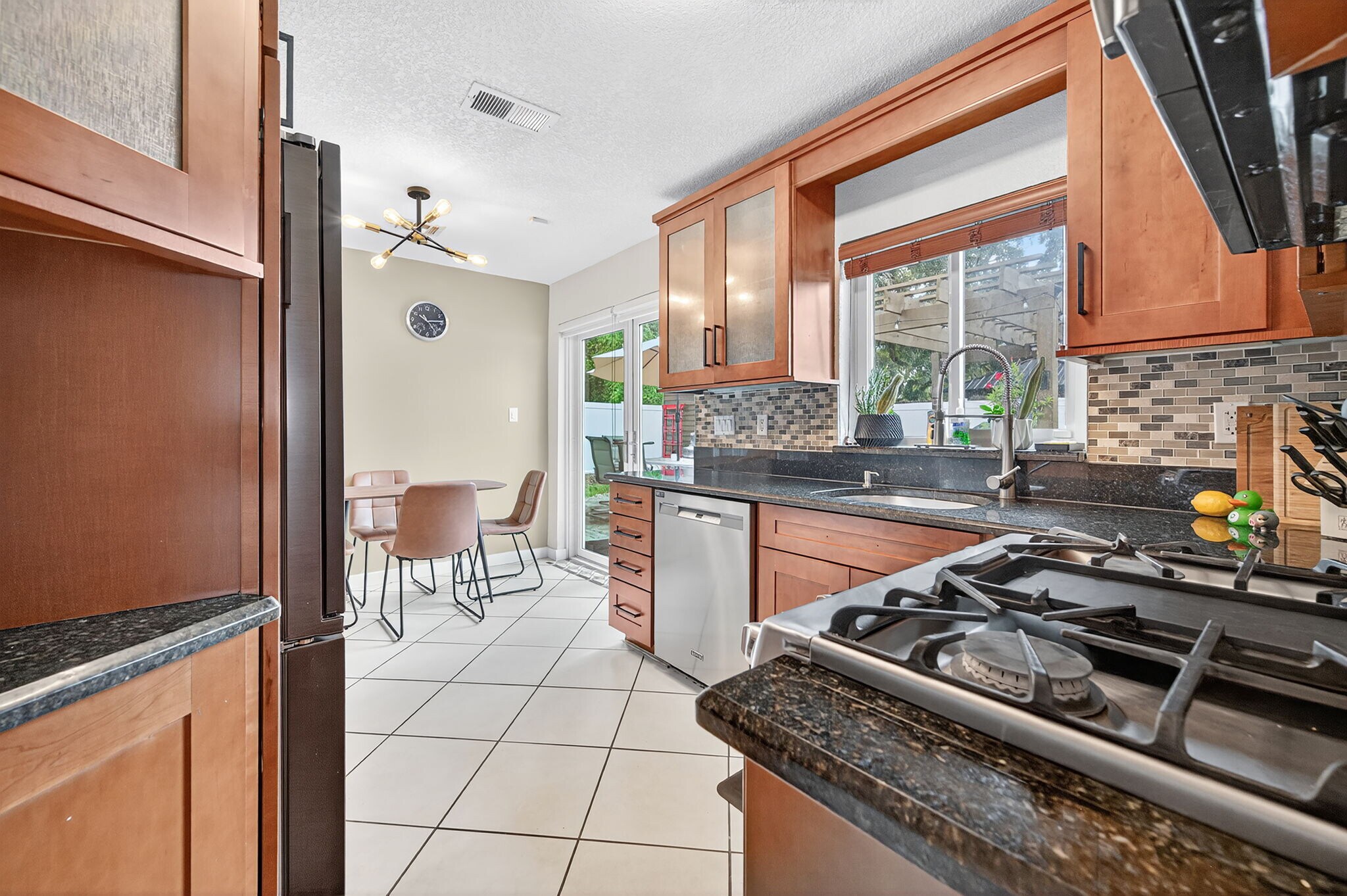 Building Photo - 6640 Douglas St