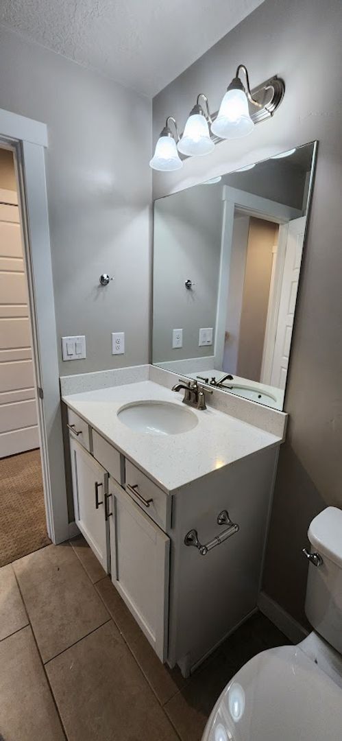 Building Photo - $2,000 OFF 4-bed, 3.5-bath Townhome Available Now!