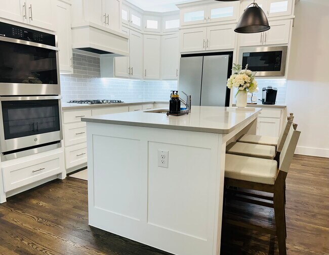 Building Photo - 512 Secretariat Dr